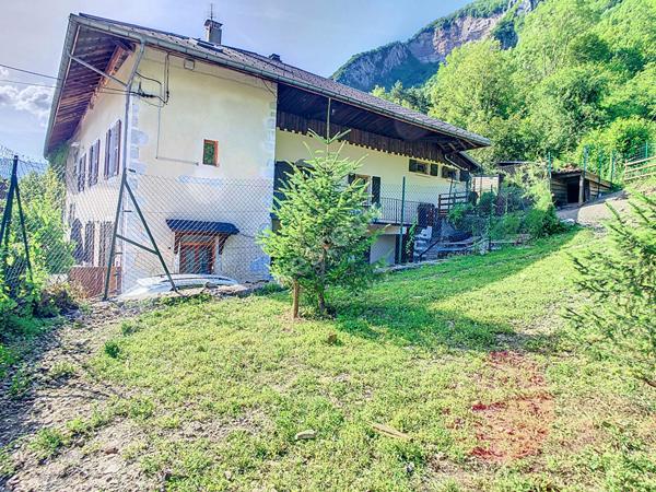 FAVERGES SEYTHENEX _ Maison de 190 m² à rénover avec jardin
