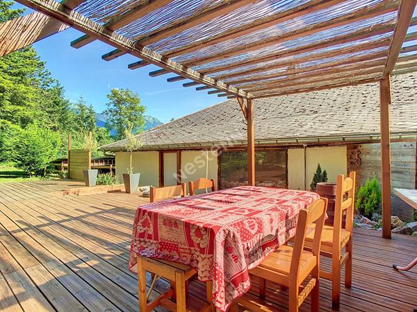 FAVERGES SEYTHENEX _ Maison de 190 m² à rénover avec jardin