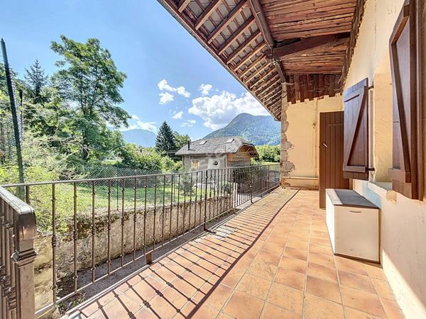 FAVERGES SEYTHENEX _ Maison de 190 m² à rénover avec jardin