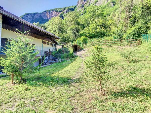 FAVERGES SEYTHENEX _ Maison de 190 m² à rénover avec jardin
