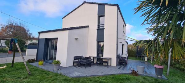 Maison Gorges 5 P . 4 Chs . 103.47 M² . Garage . T 442 M²