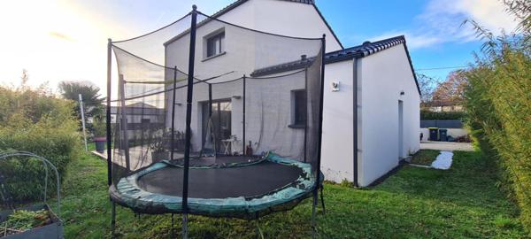 Maison Gorges 5 P . 4 Chs . 103.47 M² . Garage . T 442 M²