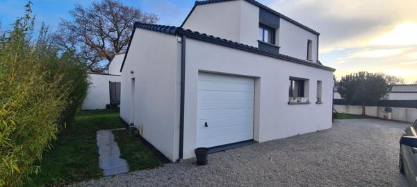 Maison Gorges 5 P . 4 Chs . 103.47 M² . Garage . T 442 M²