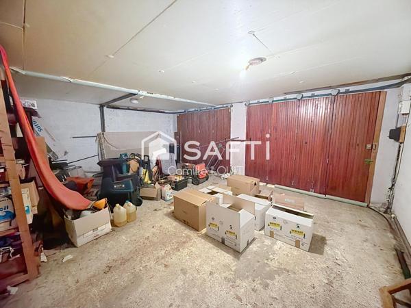 Maison avec grand terrain et piscine à réinventer