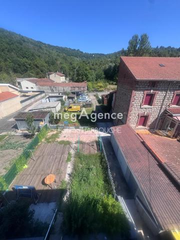 Appartement à LE CHAMBON-FEUGEROLLES, 42500 - 7 pièces 118m²