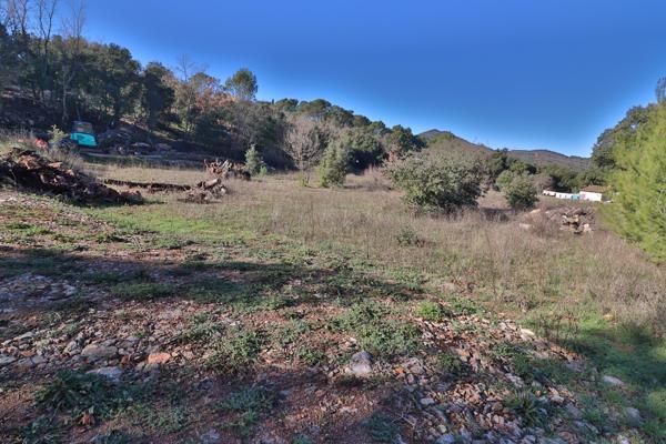 Flassans sur Issole: terrain constructible 2270m2
