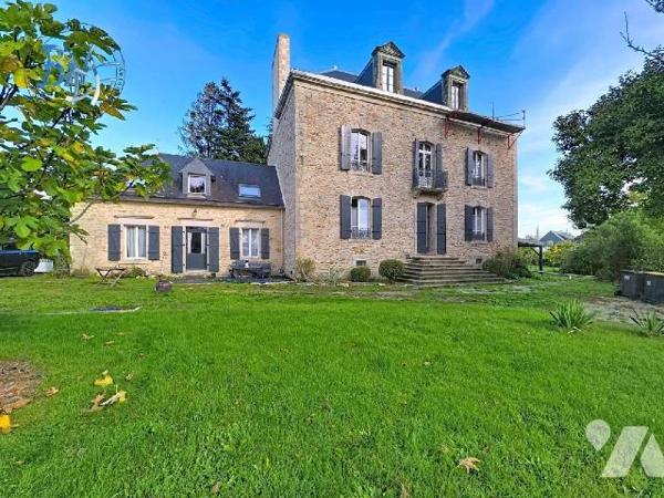 Idéalement situé au coeur de la ville, cet ancien Manoir en pierre, édifié vers 1890, allie le ...