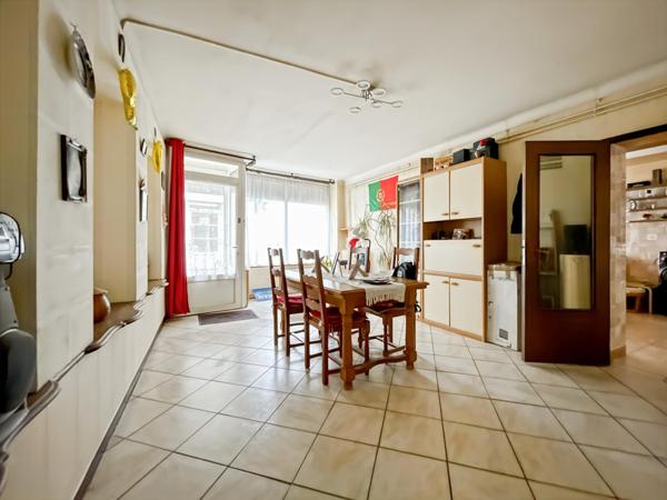 Local Commercial à SAINTE-MAURE-DE-TOURAINE, 37800 - 5 pièces 200m²