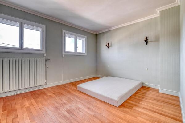 Christophe Michaudelle – EXLUSIVITE - CAPIFRANCE vous propose proche de Meaux, à Nanteuil lès Meaux : Secteur AU CALME, maison indépendante bien entretenue - 7 pièces - 148 m² - 5 chambres (6è possib