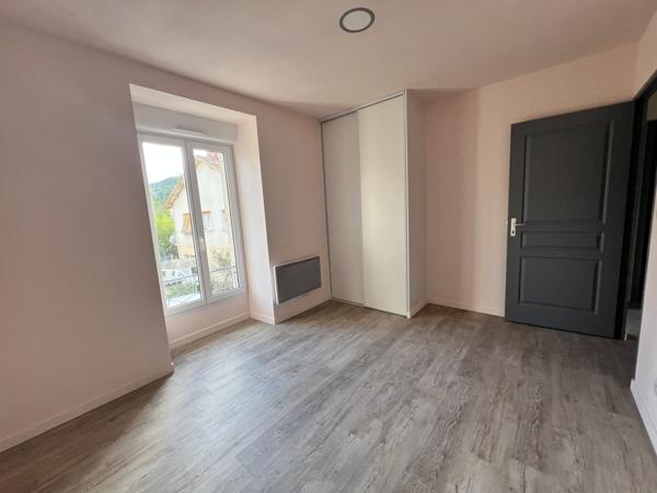 Immeuble à bon rendement locatif Cransac les Thermes Aveyron