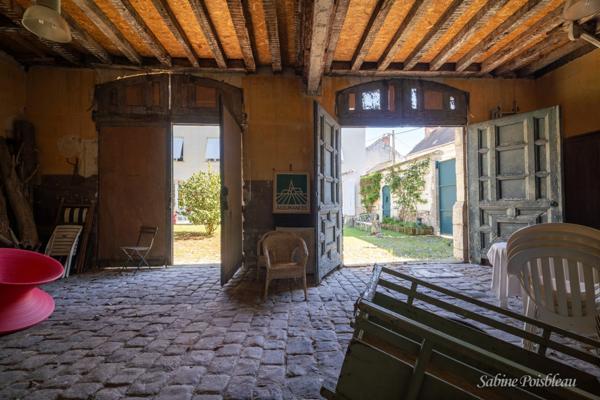 Exceptionnel au coeur de Saumur et des bords de loire une demeure de 375 m² - dépendances - Garages - jardin -1439m²