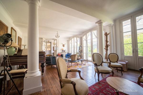 Exceptionnel au coeur de Saumur et des bords de loire une demeure de 375 m² - dépendances - Garages - jardin -1439m²