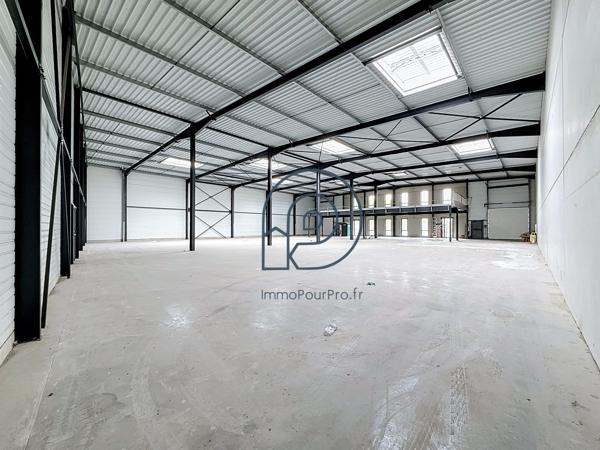 Mouvaux – Cellules d'activité neuves 610 m² et 638 m² avec bureaux | Cœur de ville | À vendre