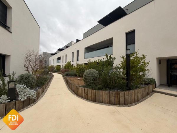 Centre-village - T 3 - 64 m2- Garage