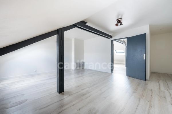 GROSLAY- maison 5 pièces refait a neuf + ENTRPOT - idéal commerçant, artisan, traiteur ou stockage.
