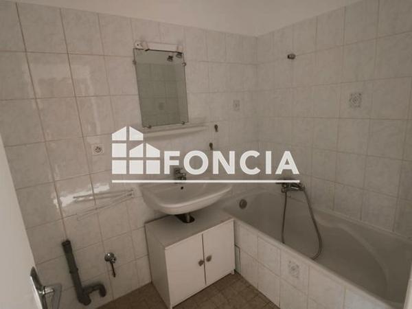 Location Appartement 2 pièces 51.8 m² - 67/69 PLACE DES ARCADES Saint Pierre En Faucigny 74800