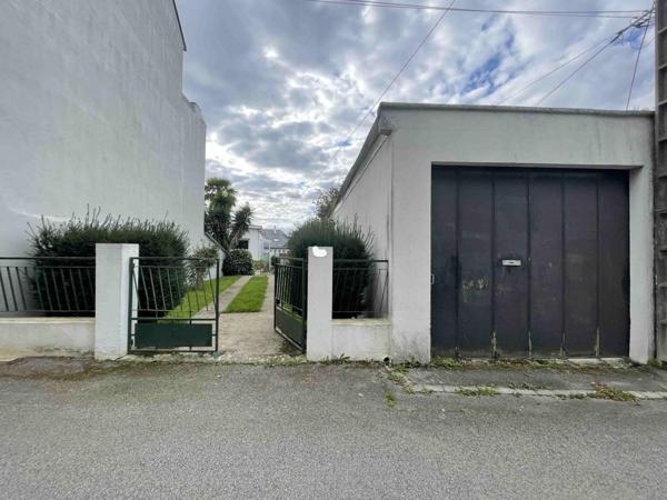 Maison traditionnelle, bon état, beau potentiel.