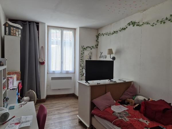 Montagrier (24350) Dordogne, Périgueux, Montagrier, Maison de 105 m², terrain 2800m², quatres chambres, dépendances