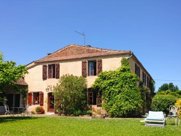 Maison à vendre 8 pièces proche de MARCIAC (32) - 302 m2 - terrain de 7318 m2 - 4 chambres - dépendances et piscine