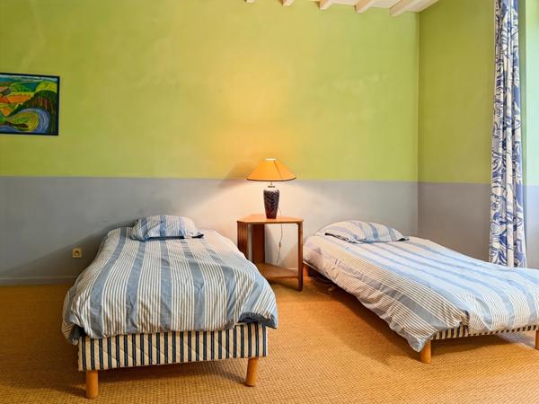 Maison à vendre 8 pièces proche de MARCIAC (32) - 302 m2 - terrain de 7318 m2 - 4 chambres - dépendances et piscine