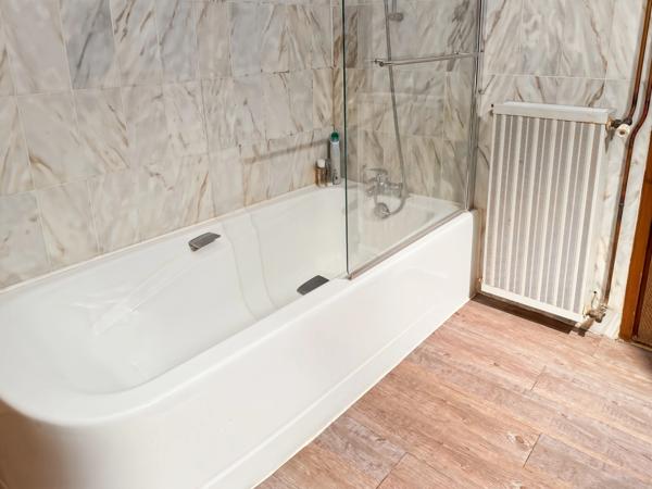 Maison à vendre 8 pièces proche de MARCIAC (32) - 302 m2 - terrain de 7318 m2 - 4 chambres - dépendances et piscine