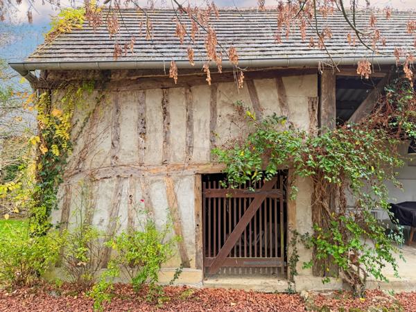 Maison à vendre 8 pièces proche de MARCIAC (32) - 302 m2 - terrain de 7318 m2 - 4 chambres - dépendances et piscine