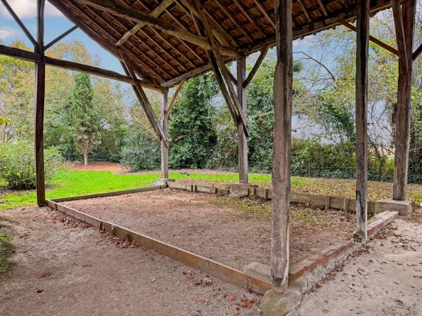 Maison à vendre 8 pièces proche de MARCIAC (32) - 302 m2 - terrain de 7318 m2 - 4 chambres - dépendances et piscine