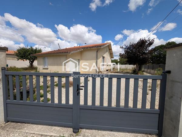 maison plain pied 2 chambres cuisine/salon.