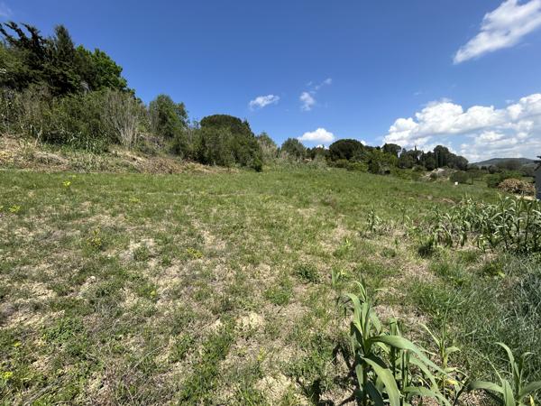 LIMOUX, terrain viabilisé 744 m² en position dominante exposition SUD