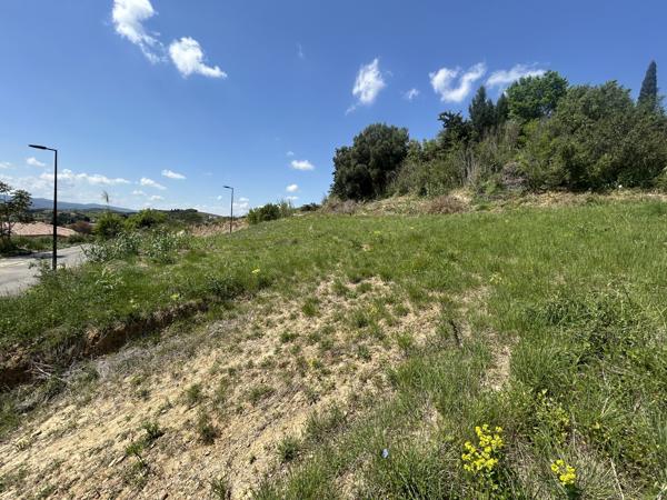 LIMOUX, terrain viabilisé 744 m² en position dominante exposition SUD