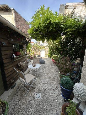 jolie maison de ville en parfait état