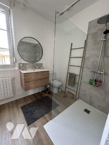 jolie maison de ville en parfait état