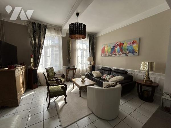jolie maison de ville en parfait état
