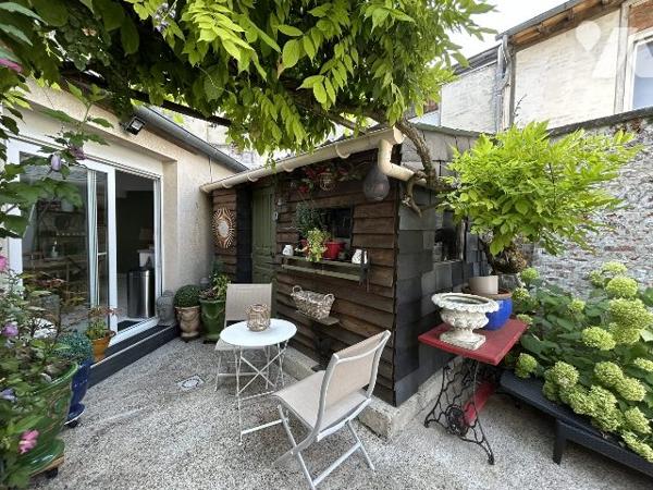 jolie maison de ville en parfait état