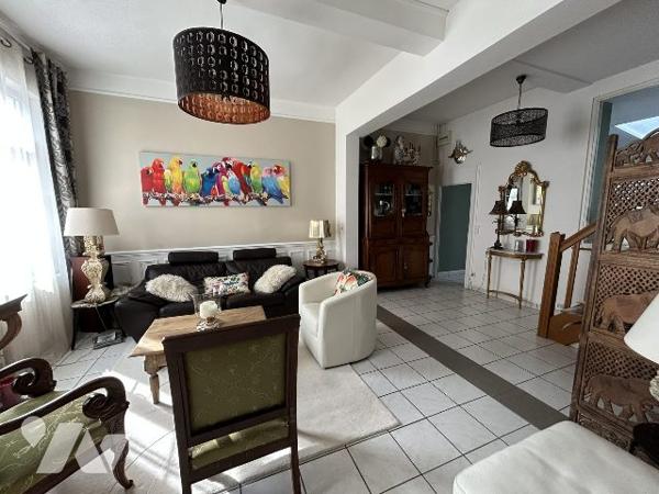 jolie maison de ville en parfait état