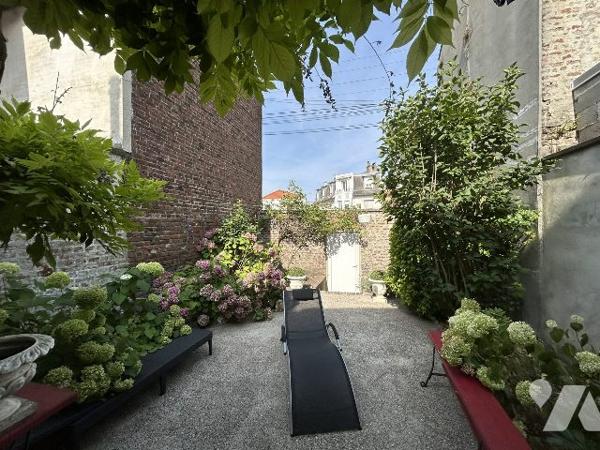 jolie maison de ville en parfait état