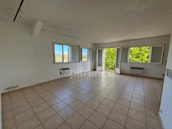 Appartement à vendre 3 pièces 62 m2 jardin de 83 m2 VILLELAURE (84)