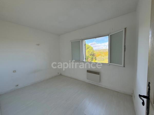 Appartement à vendre 3 pièces 62 m2 jardin de 83 m2 VILLELAURE (84)