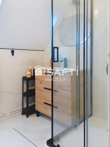 Très belle maison de 7 pièces avec un double séjour, 5 chambres, 2 salles de bains, 2 toilettes, une piscine, un garage et une jardin.