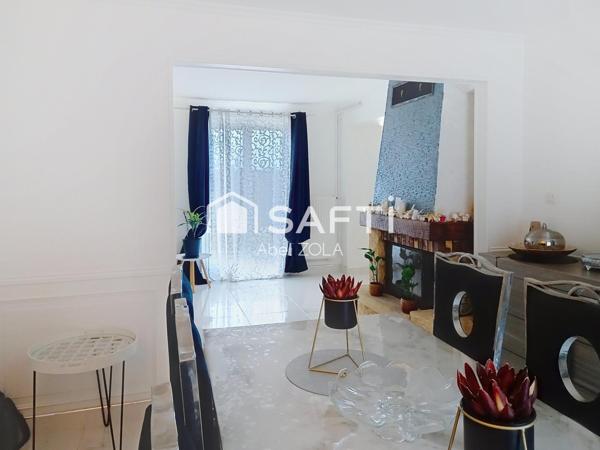 Très belle maison de 7 pièces avec un double séjour, 5 chambres, 2 salles de bains, 2 toilettes, une piscine, un garage et une jardin.