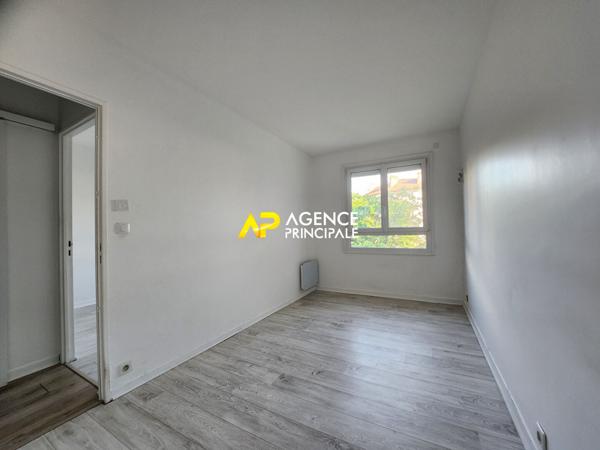 Appartement 3 pièces, 2 chambres, parking, cave et balcon à 7 minutes de la gare du centre ville d'ARGENTEUIL . €217 000 ** - Référence 4415