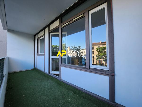 Appartement 3 pièces, 2 chambres, parking, cave et balcon à 7 minutes de la gare du centre ville d'ARGENTEUIL . €217 000 ** - Référence 4415