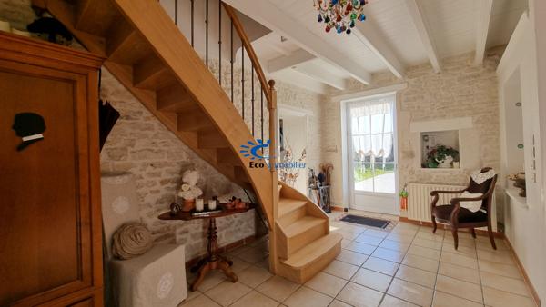 EXCLUSIVITE MAISON CHARENTAISE 6 CHAMBRES 278 m²  Courcon