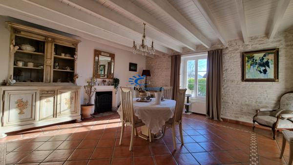 EXCLUSIVITE MAISON CHARENTAISE 6 CHAMBRES 278 m²  Courcon