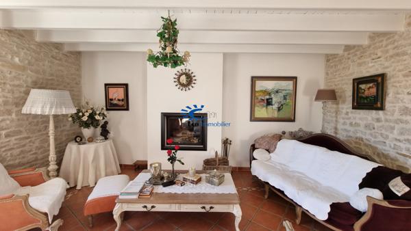 EXCLUSIVITE MAISON CHARENTAISE 6 CHAMBRES 278 m²  Courcon