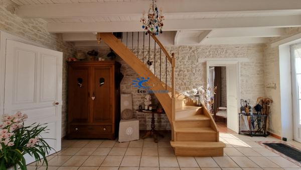 EXCLUSIVITE MAISON CHARENTAISE 6 CHAMBRES 278 m²  Courcon