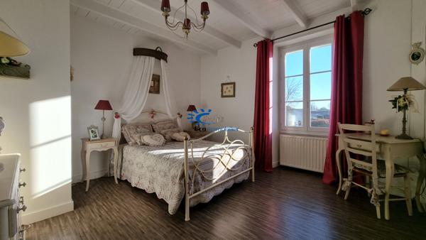 EXCLUSIVITE MAISON CHARENTAISE 6 CHAMBRES 278 m²  Courcon