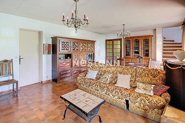 Maison à Lorgues 7 pièces 143 m² avec piscine sur un terrain de 1557m²