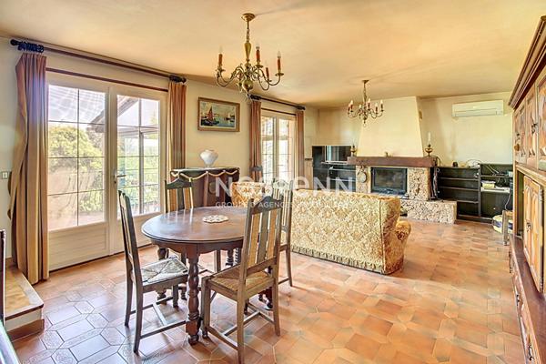 Maison à Lorgues 7 pièces 143 m² avec piscine sur un terrain de 1557m²