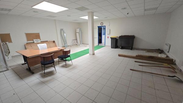 SECTEUR DREUX 28 - LOCAUX D'ACTIVITE avec BUREAUX 1.000 m²